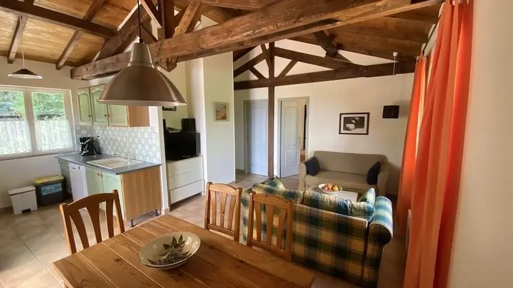 Kır Evi, Banyolu/Duşlu (Rubis)