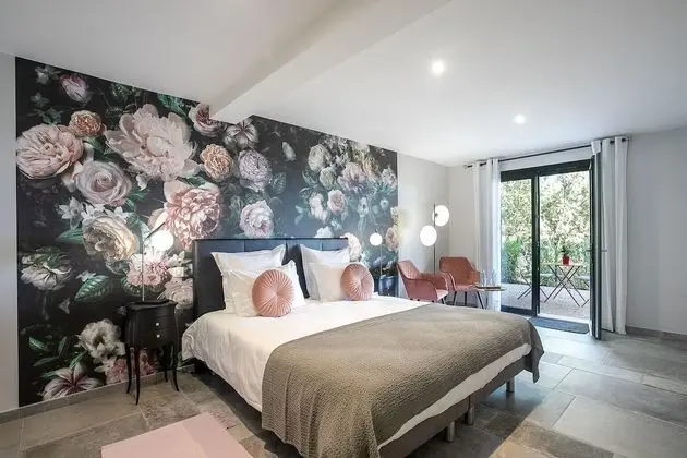 Luxury Tek Büyük Yataklı Oda, Banyolu/Duşlu, Bahçe Manzaralı (L'ESTEREL)
