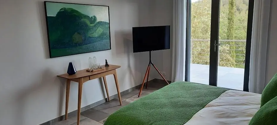 Tek Büyük Yataklı Oda, Banyolu/Duşlu, Bahçe Manzaralı (LE VERDON)