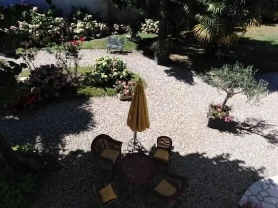 Tek Büyük Yataklı Oda, Bahçe Manzaralı (Bleue)