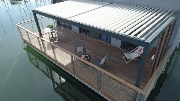 LodgeBoat Family côté Yacht Club