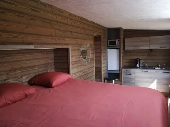 Comfort Tek Büyük Yataklı Oda, Banyolu/Duşlu, Bahçe Manzaralı (La Belle Planque)