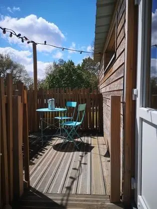 Comfort Tek Büyük Yataklı Oda, Banyolu/Duşlu, Bahçe Manzaralı (La Belle Planque)