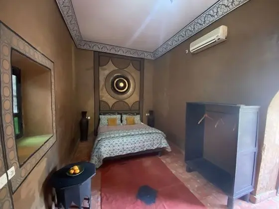 Traditional Tek Büyük Yataklı Oda