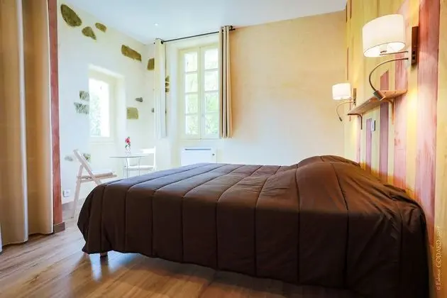 Comfort Tek Büyük Yataklı Oda, Banyolu/Duşlu, Bahçe Manzaralı (Chambre Cassis)