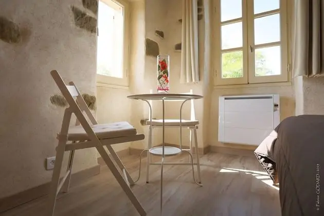 Comfort Tek Büyük Yataklı Oda, Banyolu/Duşlu, Bahçe Manzaralı (Chambre Cassis)