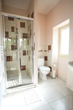 Comfort Tek Büyük Yataklı Oda, Banyolu/Duşlu, Bahçe Manzaralı (Chambre Cassis)