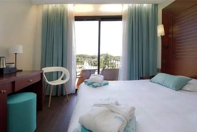 Superior Oda, Havuz Kenarı