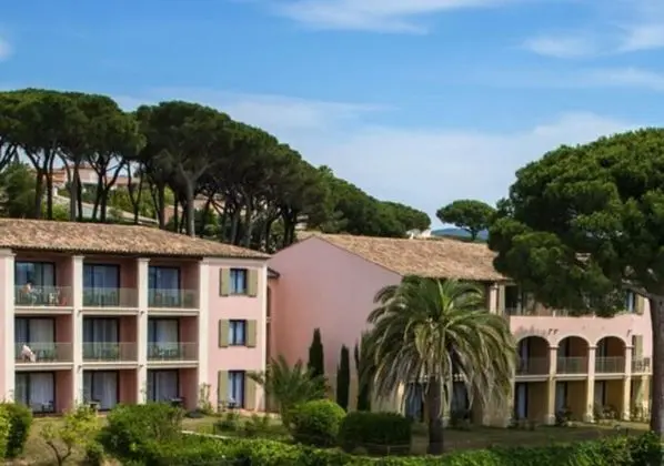 Superior Oda, Havuz Kenarı