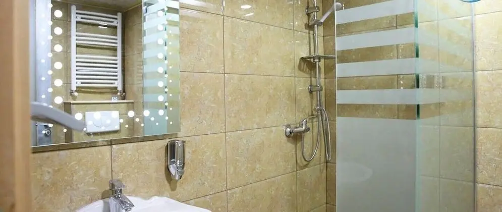 Üç Kişilik Oda