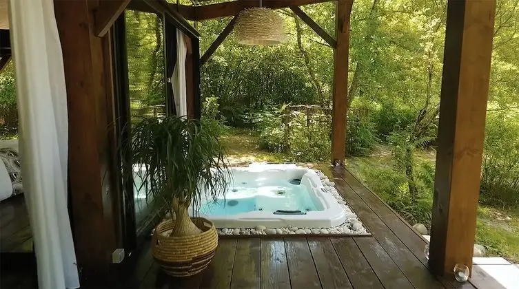 Bungalov, Sıcak Su Havuzu (Le Lodge)