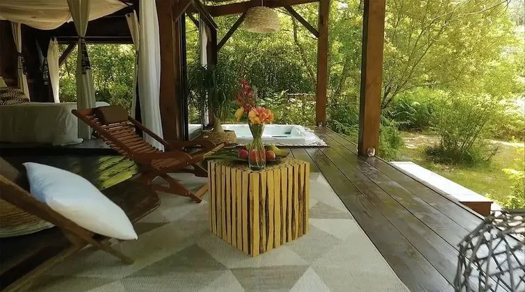 Bungalov, Sıcak Su Havuzu (Le Lodge)