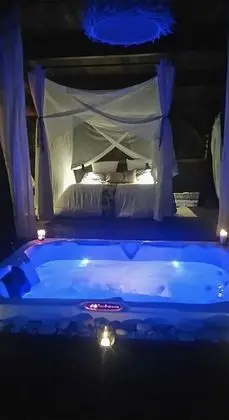 Bungalov, Sıcak Su Havuzu (Le Lodge)