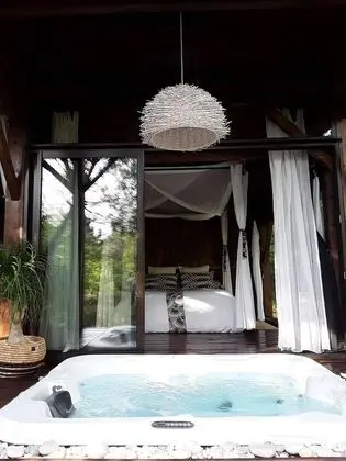 Bungalov, Sıcak Su Havuzu (Le Lodge)