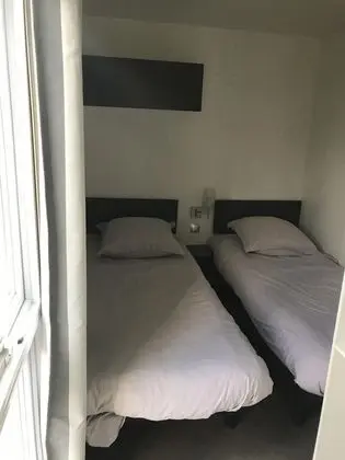 Bungalov, Banyolu/Duşlu (Les Lodges)