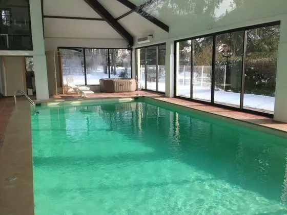 Bungalov, Banyolu/Duşlu (Les Lodges)