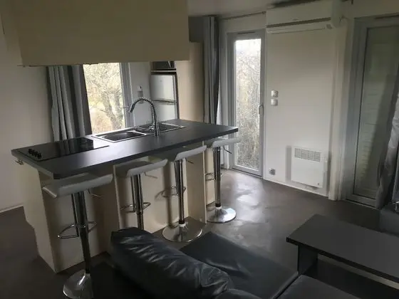 Bungalov, Banyolu/Duşlu (Les Lodges)