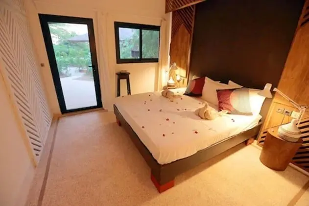 Süit, Balkon, Bahçe Manzaralı