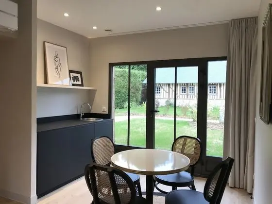 Kır Evi, Sigara İçilmez (Private)