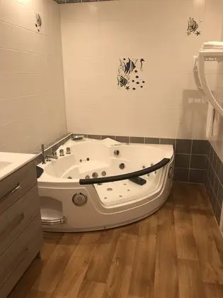 Comfort Tek Büyük Yataklı Oda (Balneo)