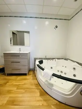 Comfort Tek Büyük Yataklı Oda (Balneo)