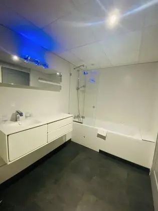 Comfort Tek Büyük Yataklı Oda (Shower)