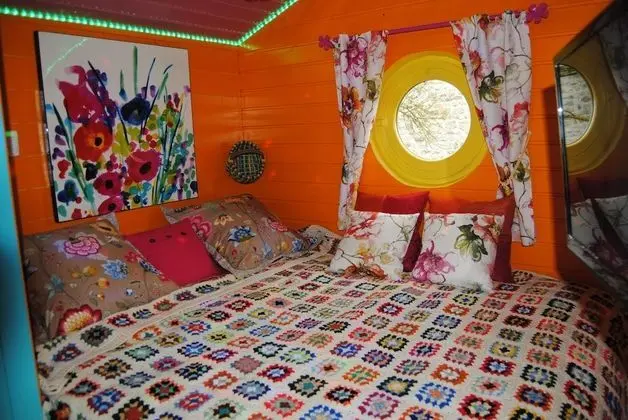 Comfort Karavan, Banyolu/Duşlu, Bahçe Manzaralı (Roulotte du grand logis)