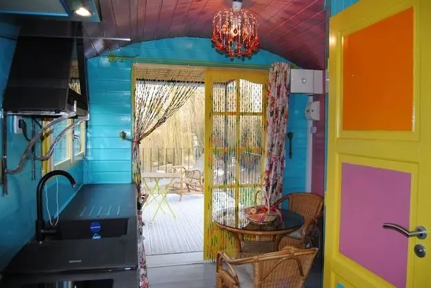 Comfort Karavan, Banyolu/Duşlu, Bahçe Manzaralı (Roulotte du grand logis)