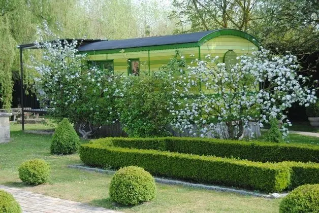 Comfort Karavan, Banyolu/Duşlu, Bahçe Manzaralı (Roulotte du grand logis)