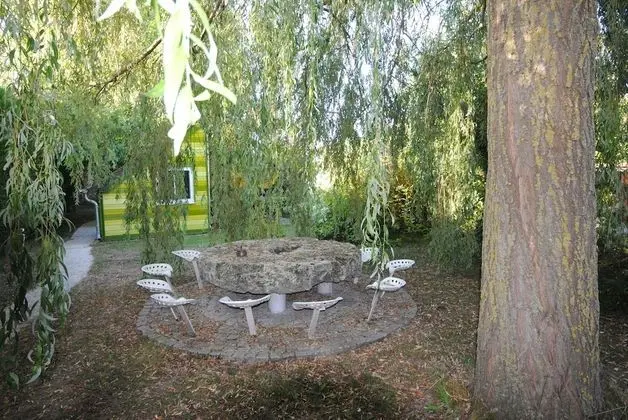 Comfort Karavan, Banyolu/Duşlu, Bahçe Manzaralı (Roulotte du grand logis)
