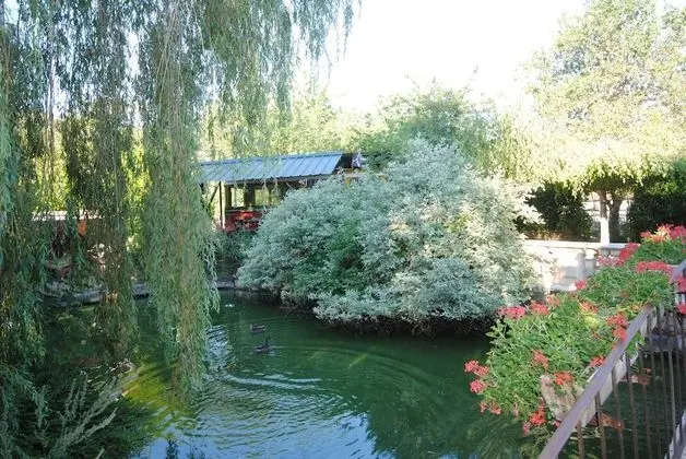 Comfort Karavan, Banyolu/Duşlu, Bahçe Manzaralı (Roulotte du grand logis)