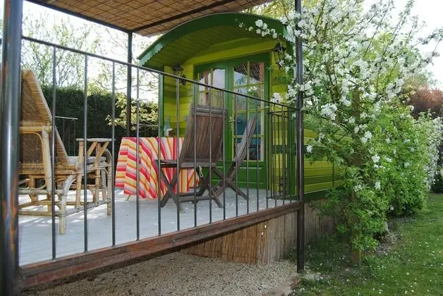 Comfort Karavan, Banyolu/Duşlu, Bahçe Manzaralı (Roulotte du grand logis)