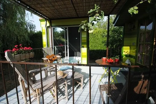 Comfort Karavan, Banyolu/Duşlu, Bahçe Manzaralı (Roulotte du grand logis)