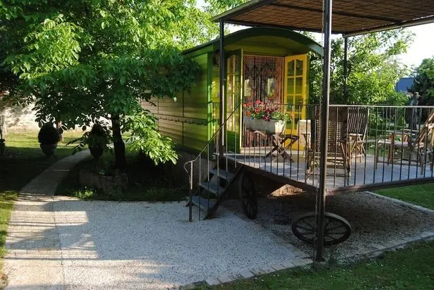 Comfort Karavan, Banyolu/Duşlu, Bahçe Manzaralı (Roulotte du grand logis)