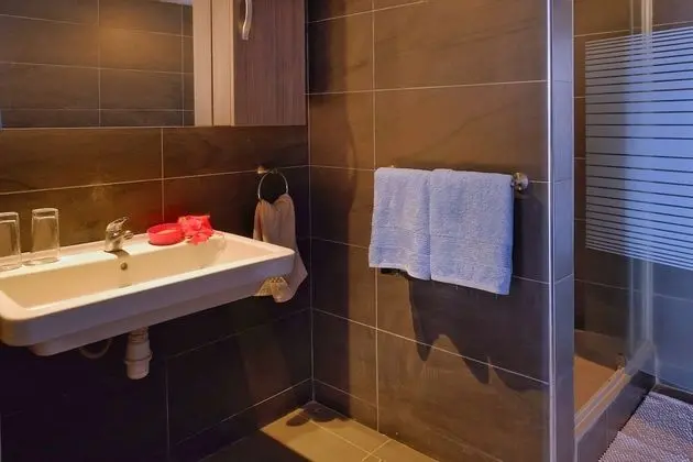 Family Stüdyo, Sigara İçilmez, Havuz Manzaralı
