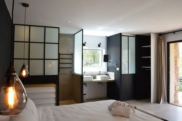 Tek Büyük Yataklı Oda (La Une)