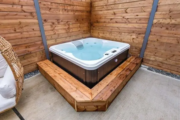 Executive Dağ Evi, 1 En Büyük (King) Boy Yatak, Sıcak Su Havuzu, Avlu Manzaralı