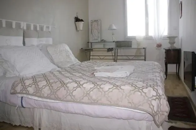 Tek Büyük Yataklı Oda, Ortak Banyo