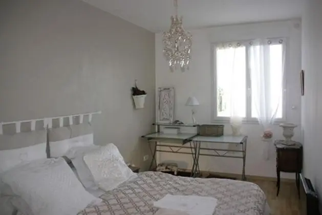 Tek Büyük Yataklı Oda, Ortak Banyo