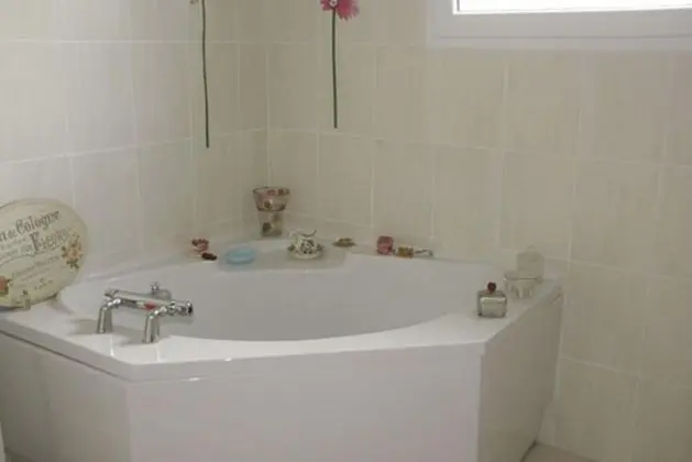 Tek Büyük Yataklı Oda, Ortak Banyo