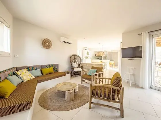 Comfort Tek Büyük Yataklı Oda, Özel Banyo, Bahçe Manzaralı (ES VEDRÀ Aux Baléares)