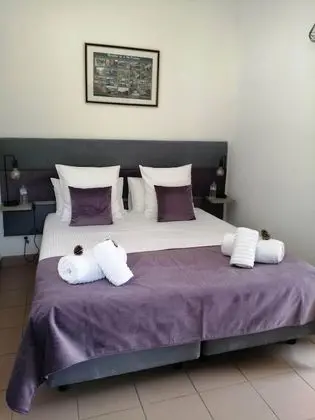 Traditional Tek Büyük Yataklı Oda