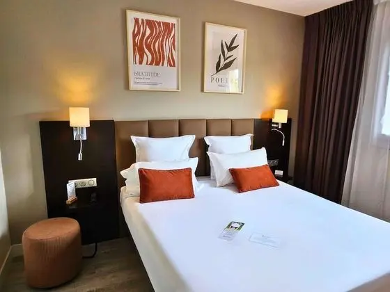 Executive Oda, 1 Büyük (Queen) Boy Yatak, Sigara İçilmez, Havuz Manzaralı