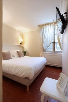 Comfort Tek Büyük Yataklı Oda