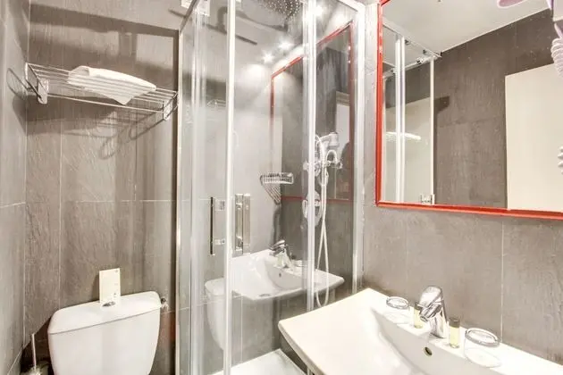 Comfort Tek Büyük Yataklı Oda