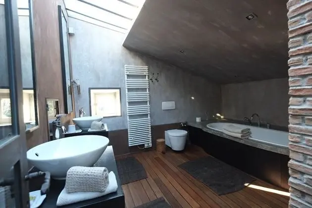 Süit, Bahçe Manzaralı (Serguey)