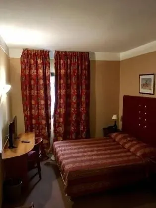 Classic Tek Büyük Yataklı Oda