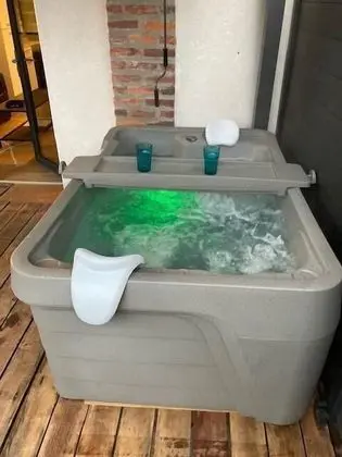 Club Apart Daire, Sıcak Su Havuzu