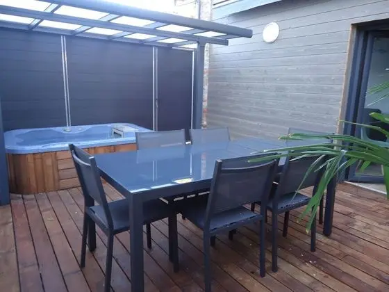 Deluxe Apart Daire, Sıcak Su Havuzu