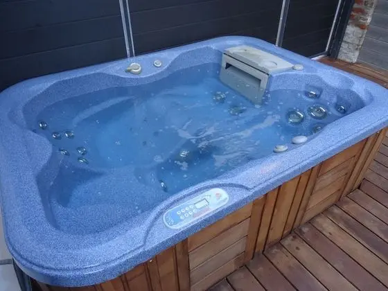 Deluxe Apart Daire, Sıcak Su Havuzu